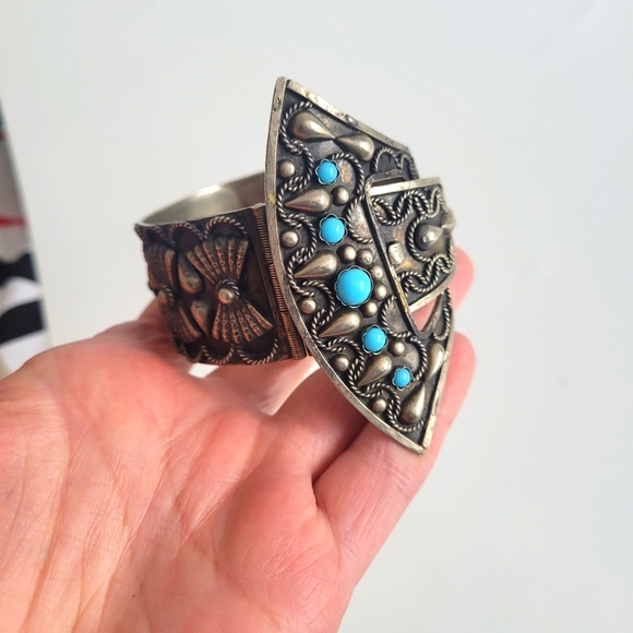 Vintage AP Italy hinged silver cuff bracelet with blue faux stone - Picture 5 of 12